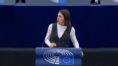 La Vicepresidenta De La Euroc Mara Obliga A Irene Montero A Quitarse Un