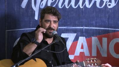 Antonio Orozco, cantante de Mi héroe y orgulloso padre de su hijo